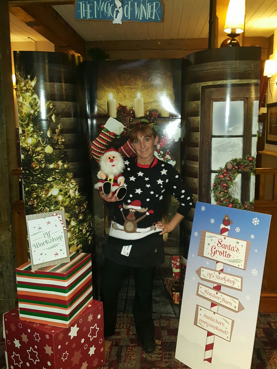 Santas little helper #elfieselfie <a href="/alastairhope/">Alastair Hope</a> <a href="/SpencerGraydon/">Spencer Graydon</a>