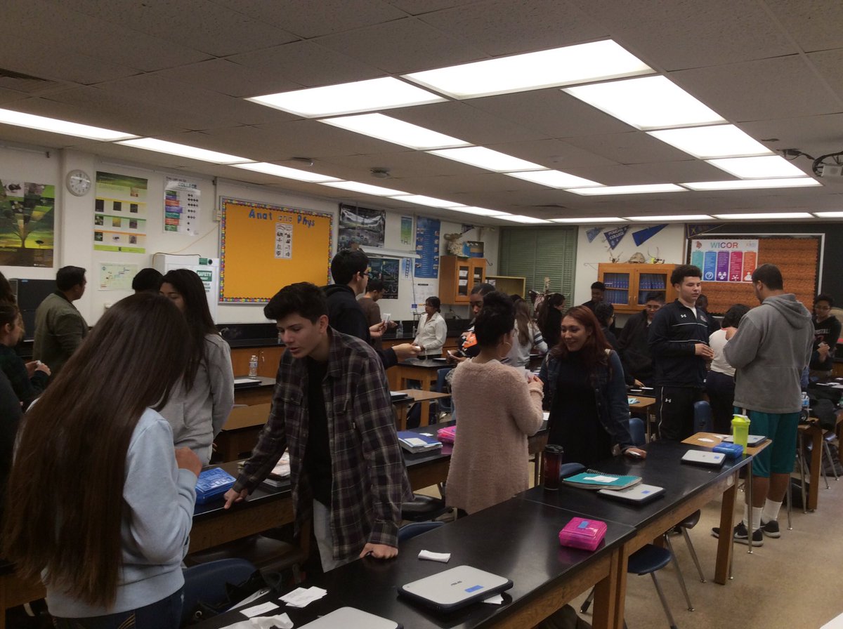 hellomsyang's tweet image. Who says vocab practice can&apos;t be fun? #anatomy #vocab #flashcardgame @ChaffeyHSTigers
