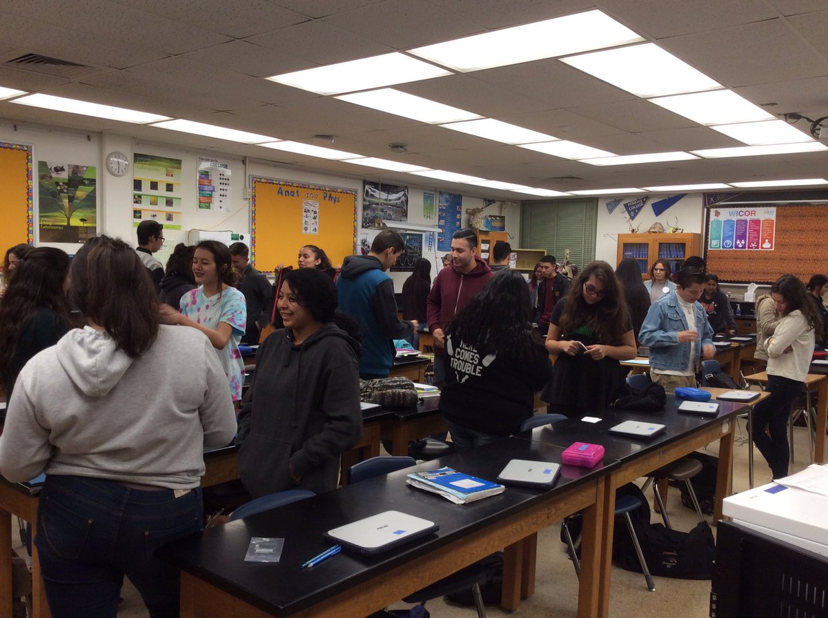 hellomsyang's tweet image. Who says vocab practice can&apos;t be fun? #anatomy #vocab #flashcardgame @ChaffeyHSTigers