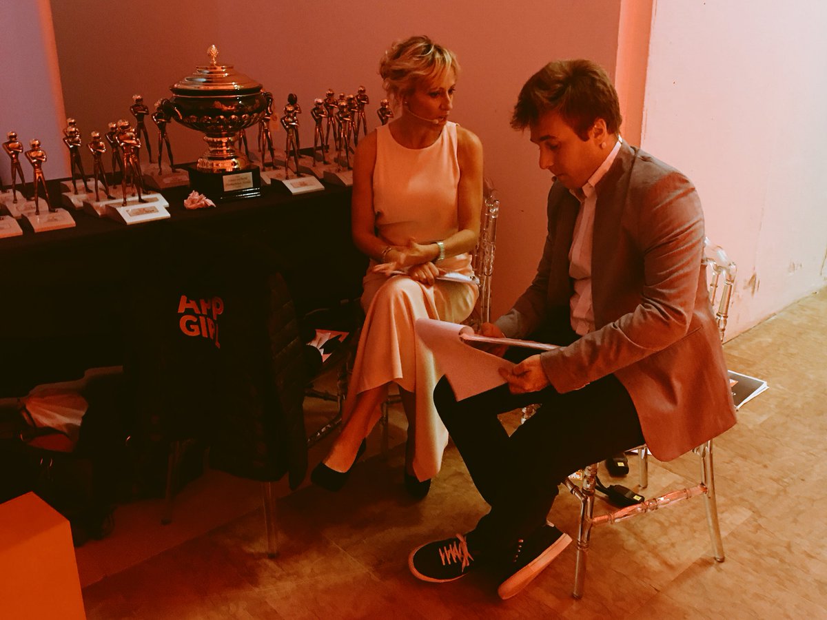 tor1953's tweet photo. Backstage ai #caschidoro con la bravissima Camilla Ronchi e il grande Davide Valsecchi @autosprint https://t.co/EpKZgYB4El