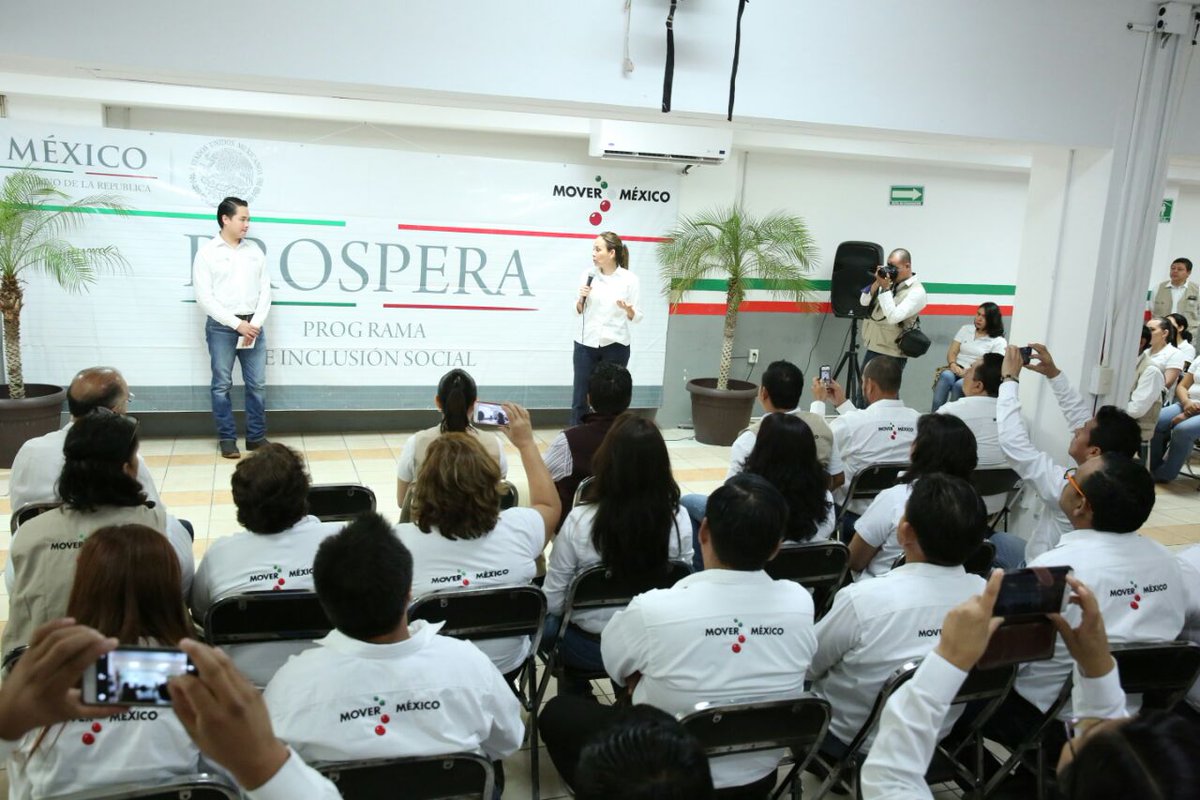 paula_hdz's tweet photo. Reunión con el equipo de la Delegación @Prospera_MX  en #Chiapas https://t.co/EDL1StHKdT
