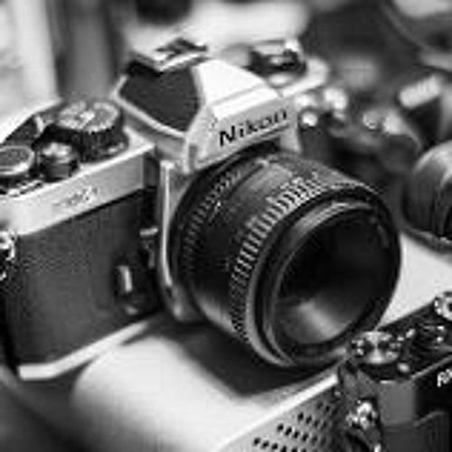 DavidovichJodi's tweet photo. Let's pronounce CAMERA ex. "Cameras are not for #selfies."  https://t.co/kV517151Qc https://t.co/LbUjm5xmpa