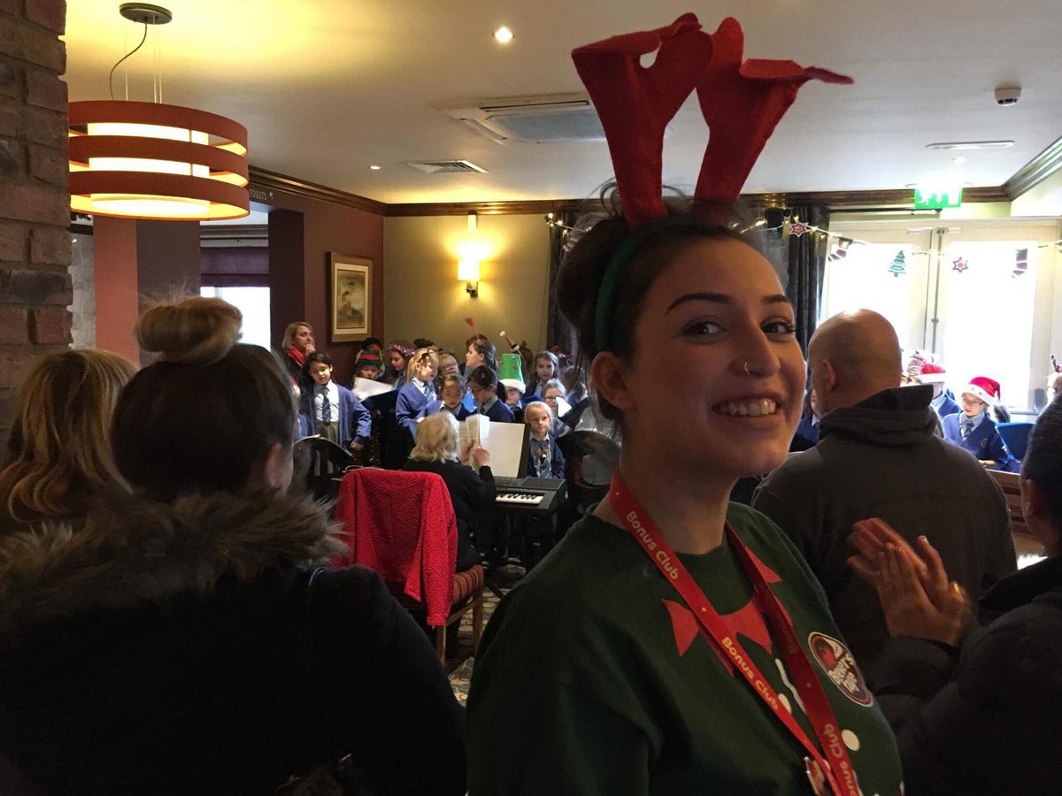 #elfieselfie <a href="/IrtHanley/">HanleyIRT</a> <a href="/amylou8725/">Amy</a> #feelingfestive #schoolchoirs #sugm <a href="/WeAreSUGM/">WeAreSUGM</a>