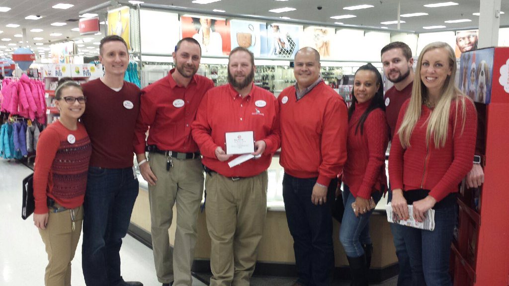 GRHokie82's tweet photo. What an awesome day!  Great to have our Sr APD here to present the You Make Target Award to ETL AP Roy! @LydiaStroupTGT https://t.co/0H89Q3IF19