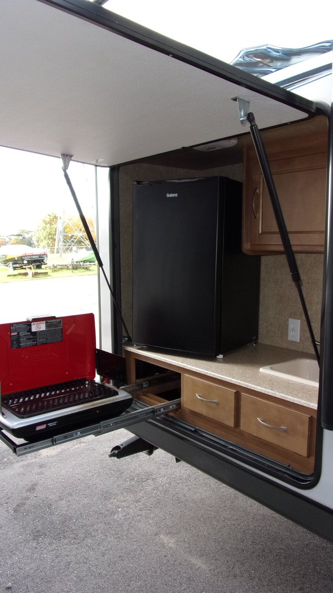 TotalValueRV's tweet photo. #Ebay Deals! '15 #Coachmen Apex #TravelTrailer 23 hrs 2 go!
Outside Kitchen great 4 #Trailgating!
Ready 2 #GORVing?
https://t.co/wgo4dDozpB https://t.co/n62UnbbuPA