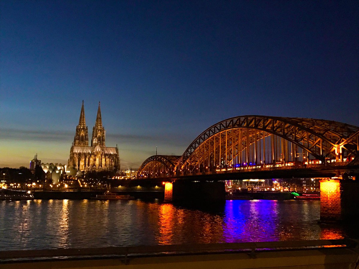 TanjaWelter's tweet photo. Cologne #köln #dom #hyatt #rhein #sunset https://t.co/obR6HORedQ