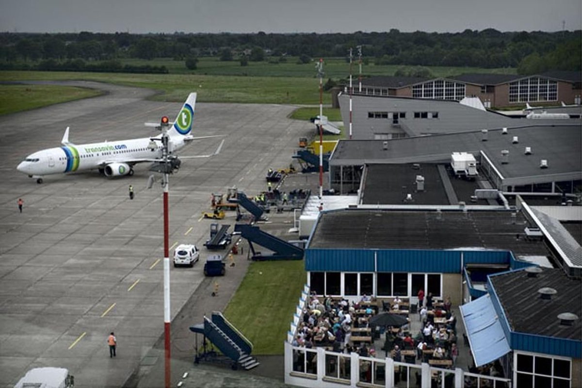 Verdeelde raad Tynaarlo steunt investeren in Groningen Airport Eelde bit.ly/2g78tCD