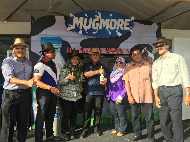 DrDeeMD's tweet photo. YB Dato' Seri Haji Idris Jusoh di #lamanternakan #lembahtenusu #maha2016 https://t.co/z4iFpNTxnf