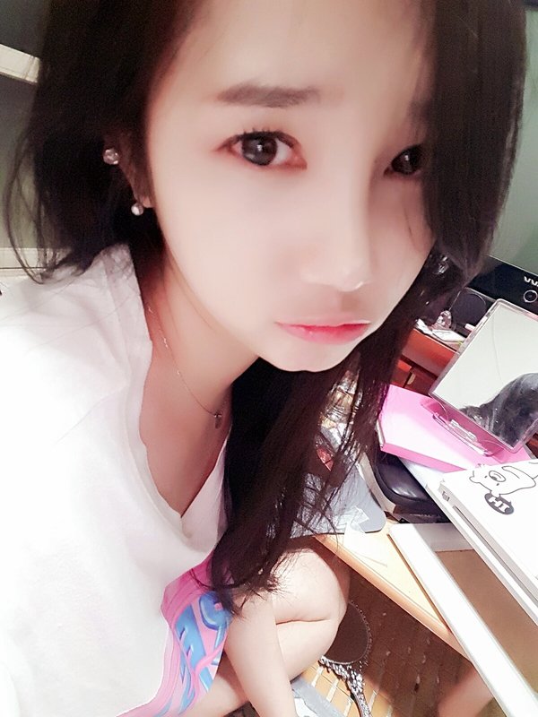 HELLOVENUSth's tweet photo. [PHOTO] 2016.12.03-06 유아라(Chloe) /YOO AHRA 's Celluv update  :
얘둘람.. 
보고싶어서 눈무리나와  ~ https://t.co/p8Jih9TPIB