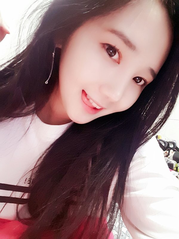 HELLOVENUSth's tweet photo. [PHOTO] 2016.12.03-06 유아라(Chloe) /YOO AHRA 's Celluv update  :
얘둘람.. 
보고싶어서 눈무리나와  ~ https://t.co/p8Jih9TPIB
