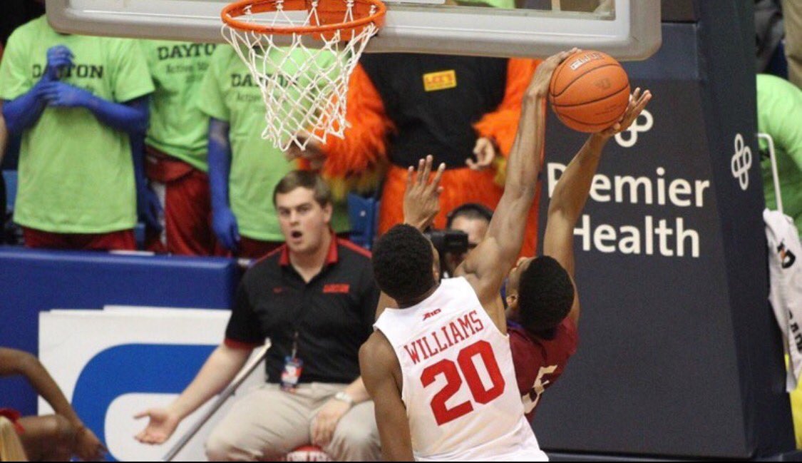 you_know_mo's tweet image. When they tell you all the Lee's chicken is gone