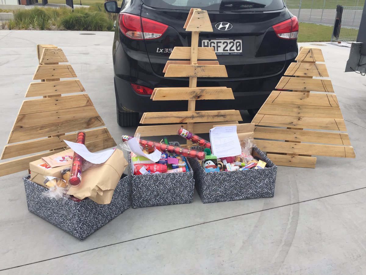 Brooks_Jo1's tweet photo. Tick that off our list! #whenu #salvationarmy family gifts #Christmas @RJHSHamilton @PaulaWinenz https://t.co/gQT1sQ0qQt