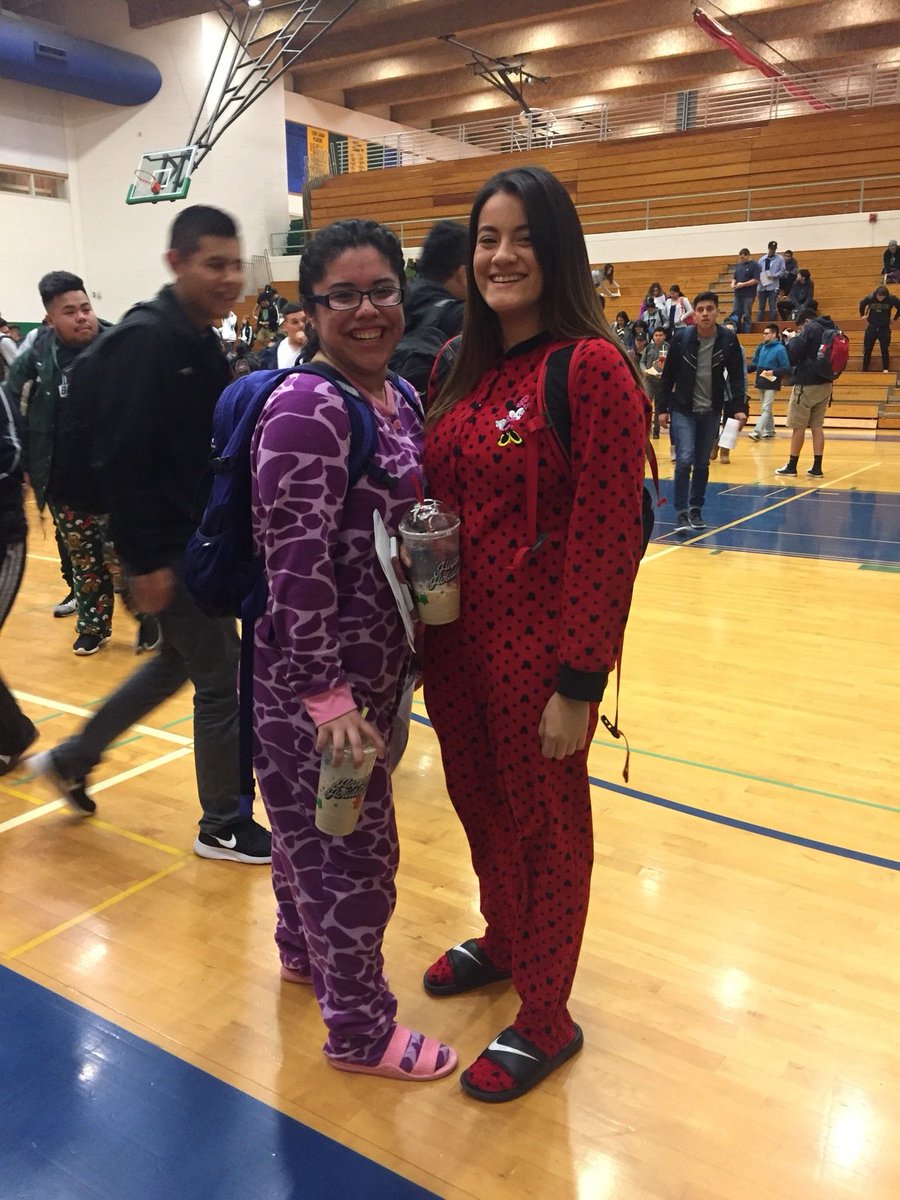 scotsmandaily's tweet photo. When you can, always choose pajamas. Always. #scotspride #wsw2016 #pajamaday https://t.co/0NiDOIwgOr