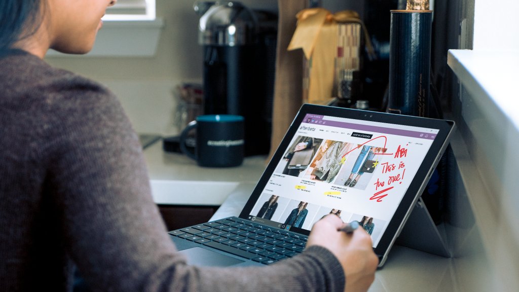 Make sure Santa knows exactly which one you want. Double click your Surface Pen and write hints directly onto a screenshot. #SurfaceLife