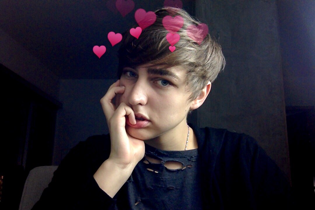ChanclaGoddess's tweet photo. I can't. @itscolbybrock gives me chest pains.😍😂😂😂 https://t.co/JfJpjZ8vcx