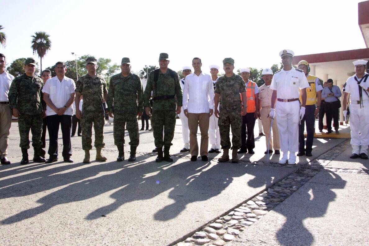 alejandromurat's tweet photo. Hoy en la Base Naval de Salina Cruz sostuvimos una reunión con el Grupo de Coordinación para un #OaxacaSeguro. https://t.co/qgNorwLCCT