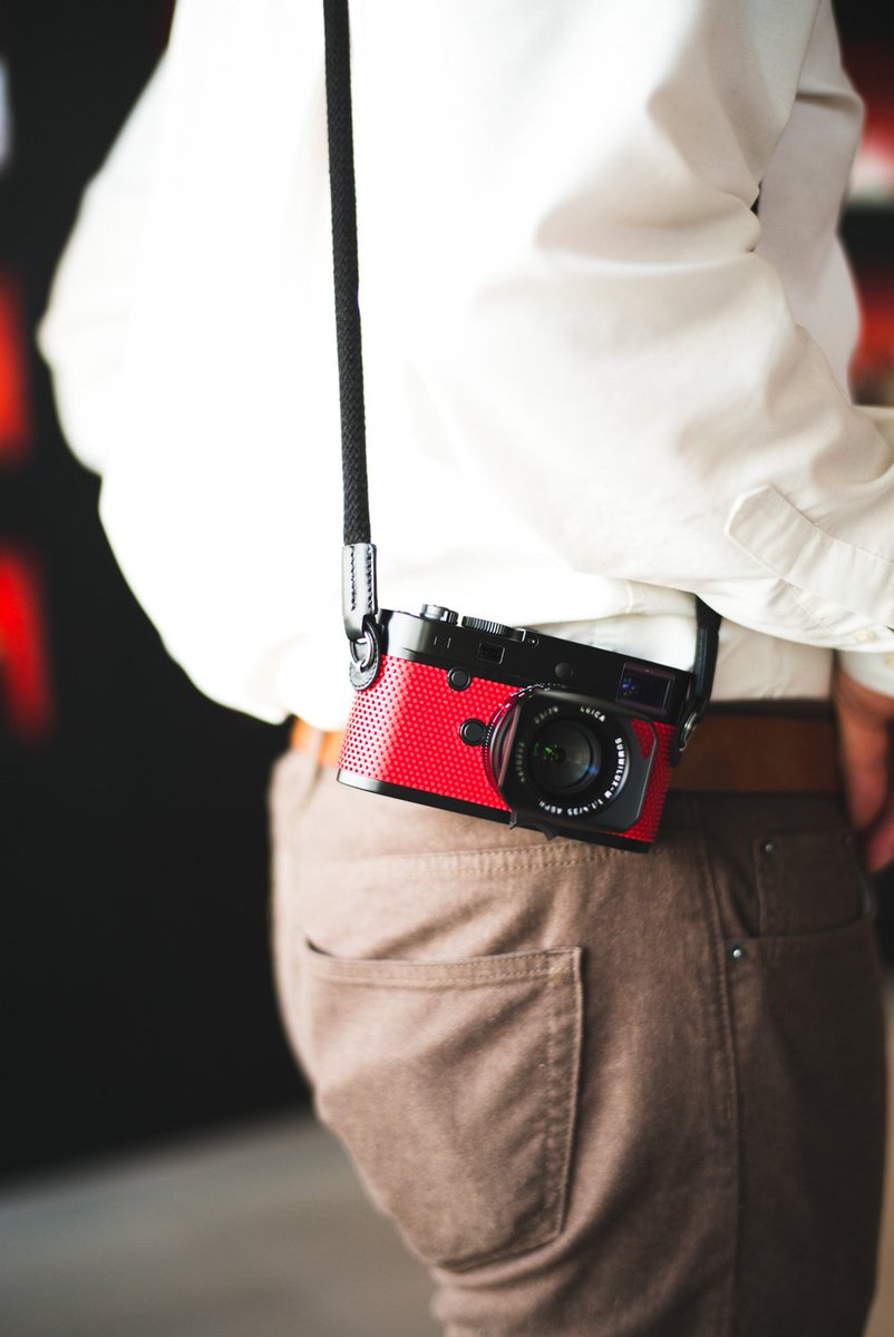 Leica M-P “grip” by Rolf Sachs special edition camera now in stock:
leicarumors.com/2016/12/06/lei…