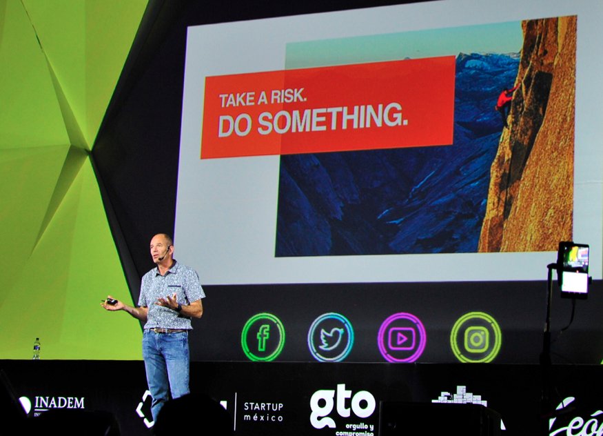 startups_radio's tweet photo. You just need two things: an idea and tolerance to risk @marcrandolph ¿Cómo detonar tu #startup? @FestivalSWITCH @uc_radio #FastOrNever https://t.co/I8IYxWDe4x