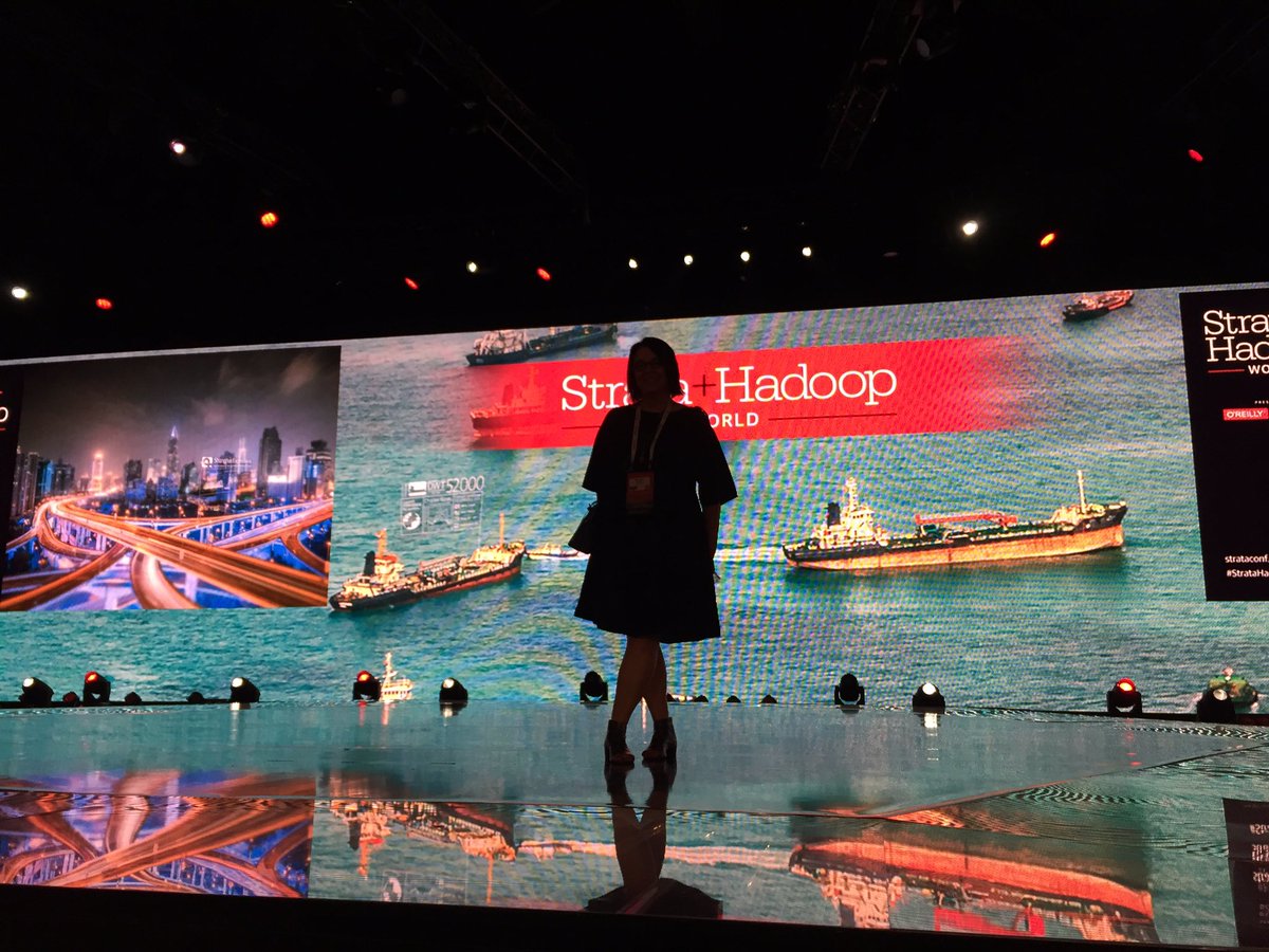 setlinger's tweet image. It&apos;s showtime at #StrataHadoop #Singapore. Getting ready to talk about #imageintelligence #AI.