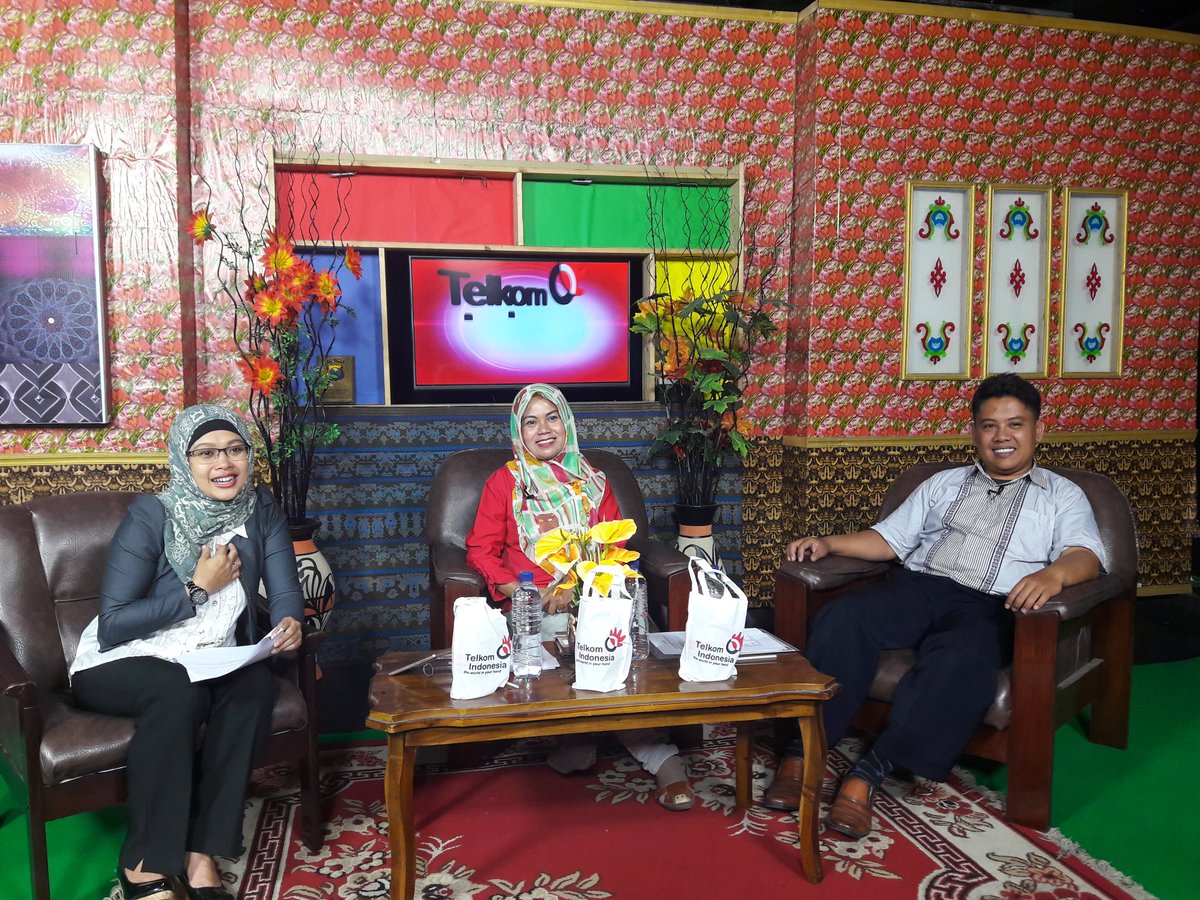 sufi_maliha's tweet photo. @parwi66 @_Funtastic5_ @CCMTREG5 #CCMTREG5 #CCMEVENT #WITELKDR Talkshow di Dhoho tv dengan tema "My Indihome" 061216 https://t.co/nZMc8WSj2j