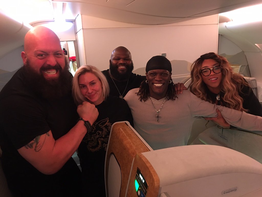 VIX_CROW's tweet photo. Time for lift off✨ 🚀✨ #blessed for the opportunity to Thank the Troops for #America's safety! #TTT @WWE https://t.co/er8eGrd8Ug
