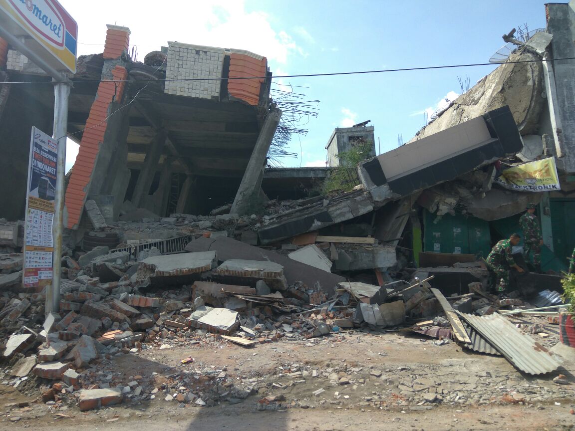 Руйнівний землетрус стався в Індонезії: десятки загиблих і сотні поранених - фото 1