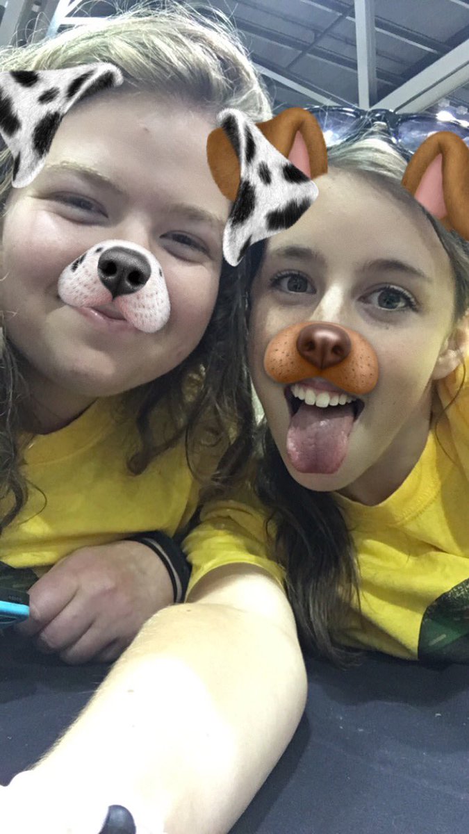 jorgensonkayla's tweet photo. quick little throwback to #life2016 bc i miss it so much 😭 @cwolfie21 @sambeanaa @Howard98765 @jorgenson122 https://t.co/HHDWPQXgUv