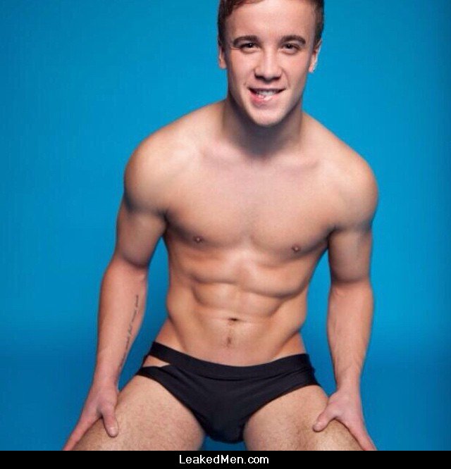 Nude_MaleCelebs's tweet image. #samcallaghan #music #lip #biting