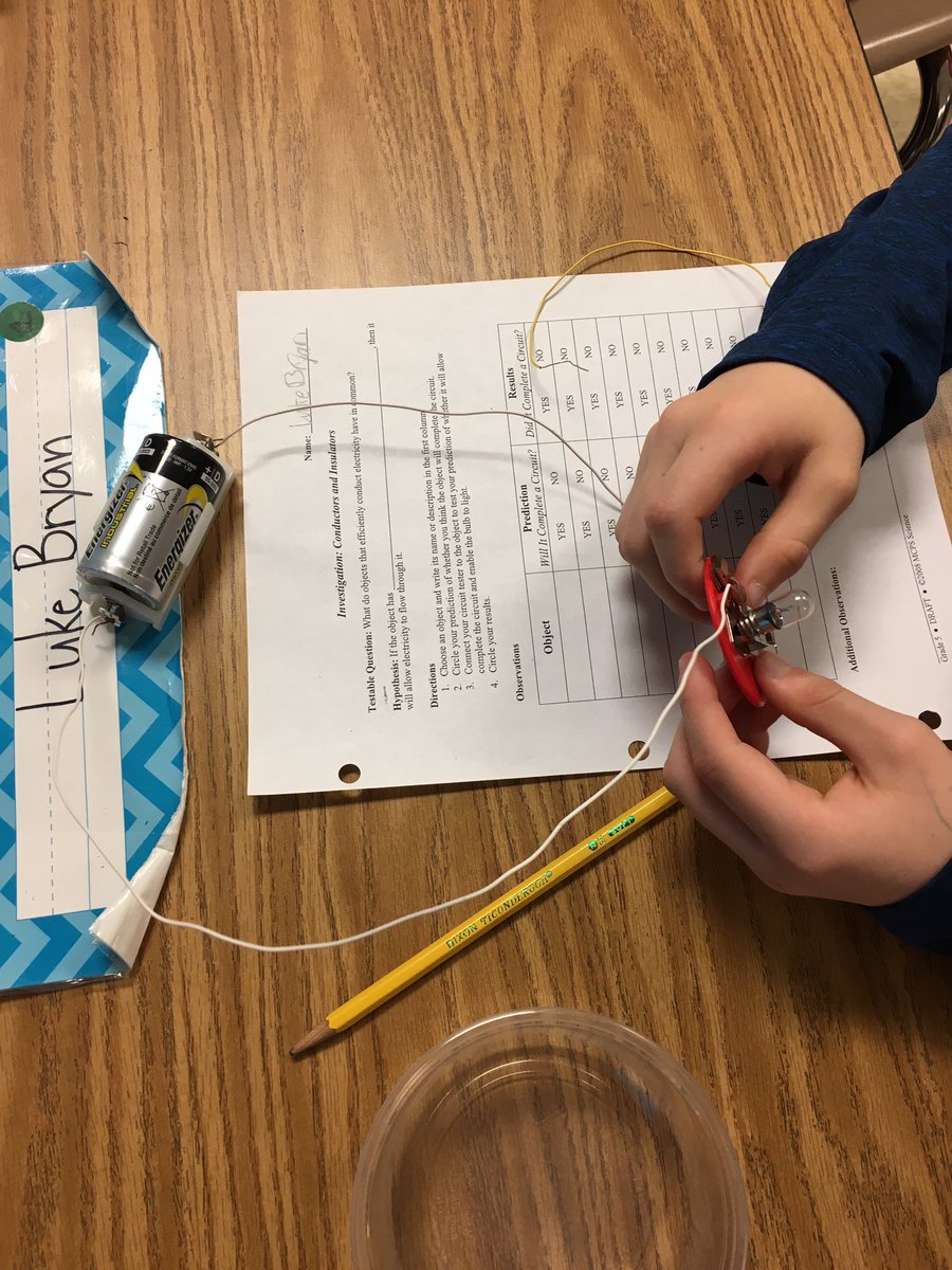 MsKaylaApril's tweet photo. We had fun investigating properties of conductors today in science! #collaboration #STEMeducation #STEMed https://t.co/cKG053gMwI