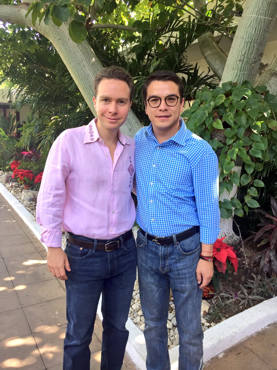 gerislas's tweet photo. En #Chiapas con el Gobernador @VelascoM_ analizando los programas sociales e indicadores de la Comisión Sur-Sureste de la @conago_oficial https://t.co/4BvyD0LI3t