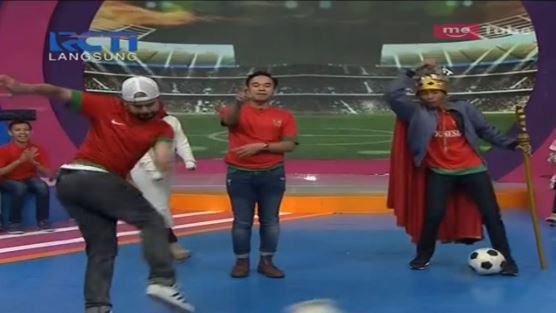 dahSyatMusik's tweet photo. Jangan lupa nonton Timnas Indonesia lawan Vietnam nanti malam yah sahabat dahsyat! :) #RabuSeger https://t.co/YJm4dQVF6i