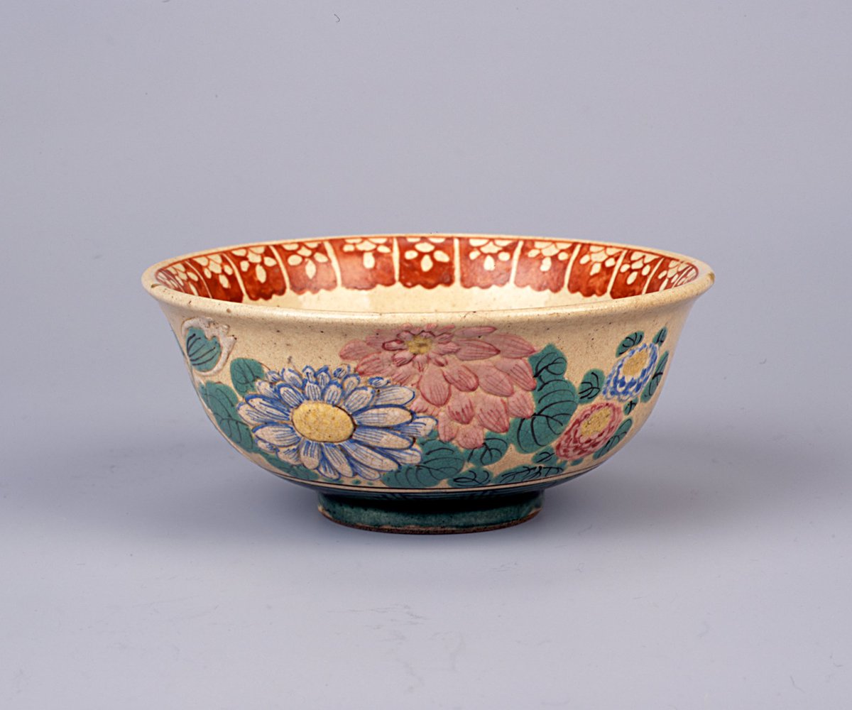 ◎湖東焼・可水「色絵草花文茶碗」:彦根藩湖東焼たねや美濠美術館 蔵 ◎湖東焼・可水「色絵草花文茶碗」:彦根藩湖東焼たねや美濠美術館 蔵