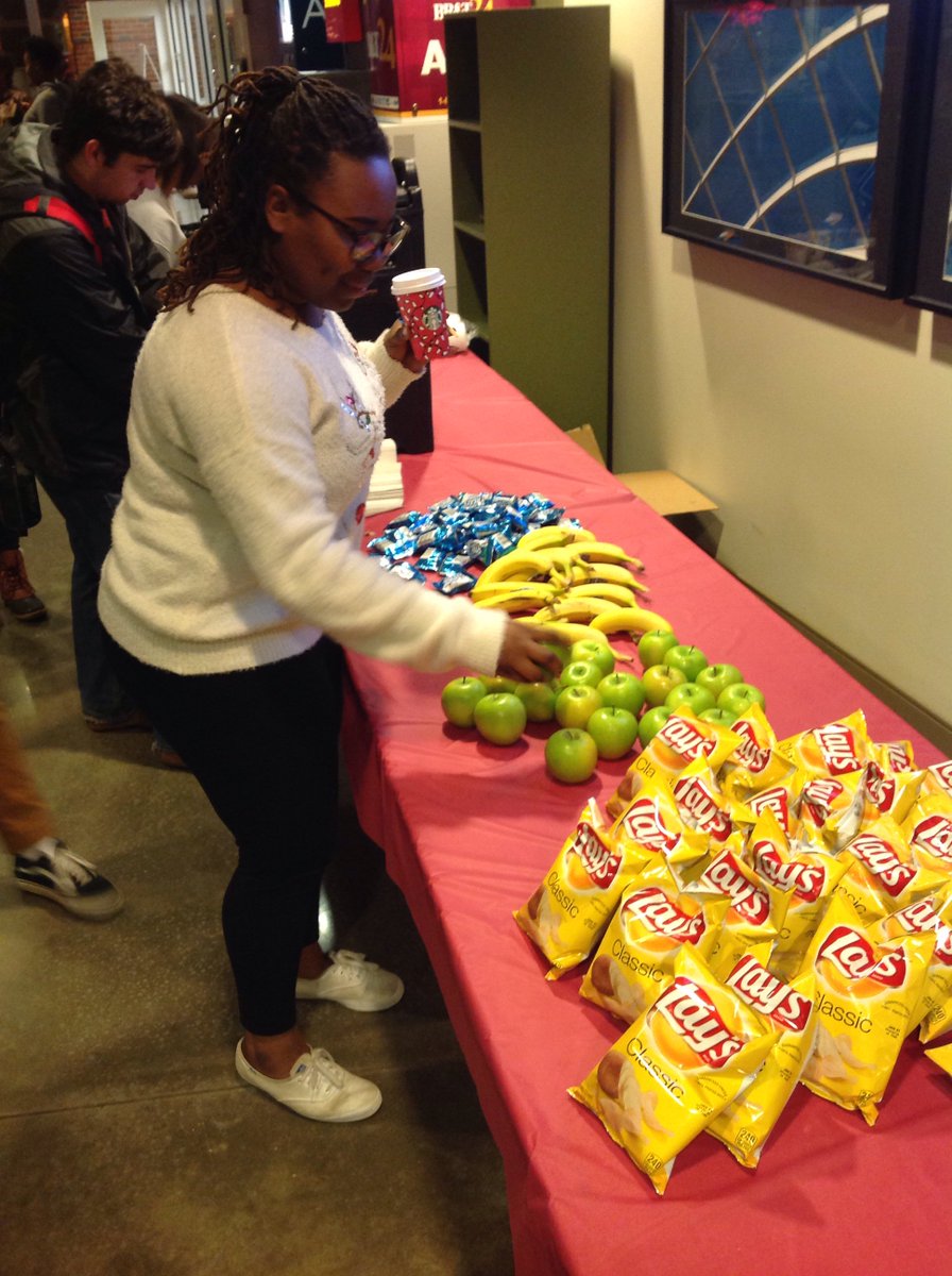 WU_DIGS's tweet photo. @WU_DIGS Study Day🤓 Students stocking up snacks before finals!!🍩 Good Luck Everyone 📓✏️🚀 https://t.co/nVVXTpgg9I