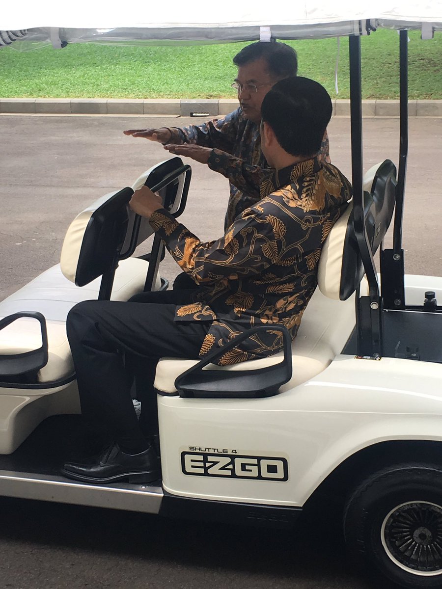 Presiden <a href="/jokowi/">Joko Widodo</a> dengan Wapres <a href="/Pak_JK/">Jusuf Kalla</a> diskusi masalah serius dimana saja #Kerja