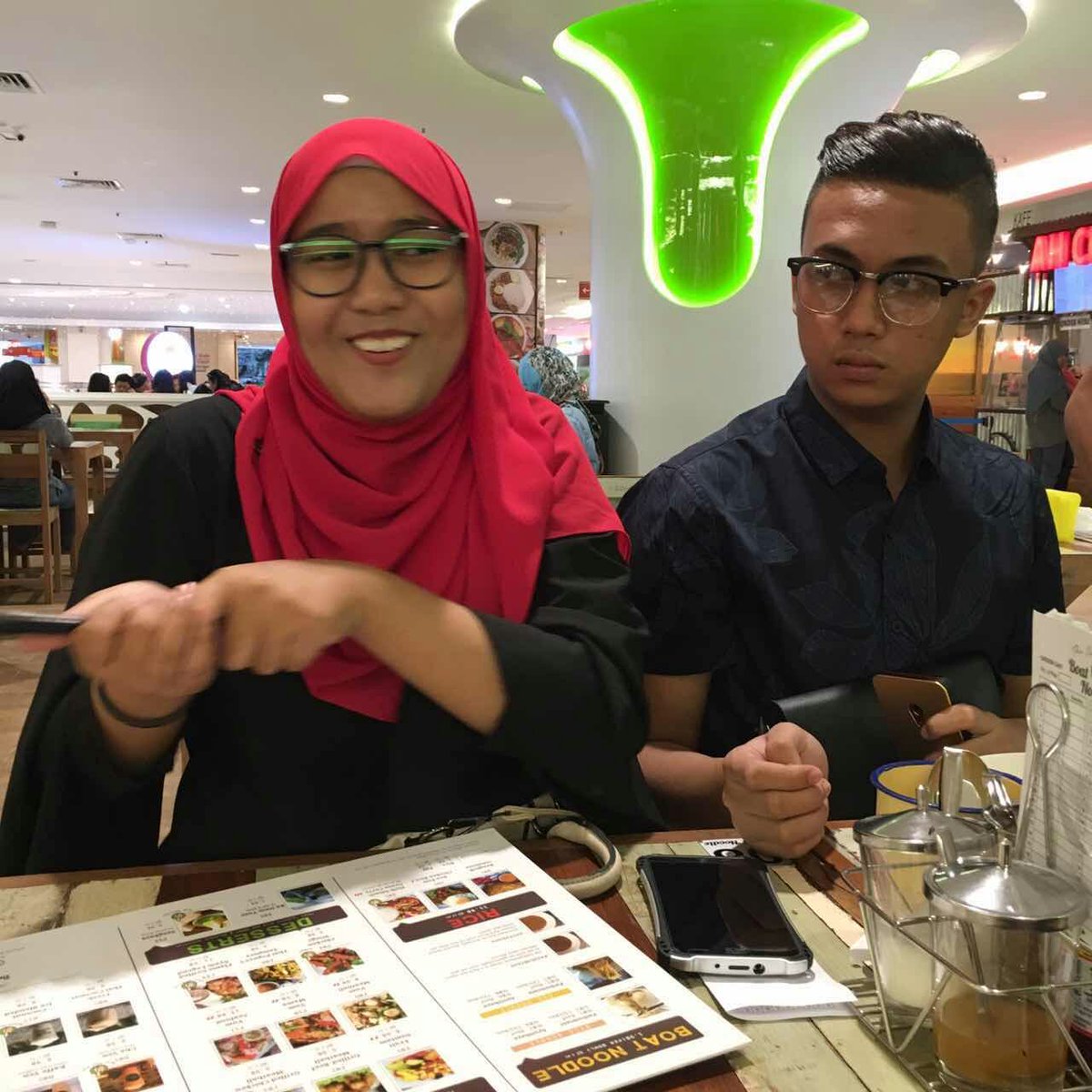 Eizlan_Aziz's tweet photo. Bila kau ada member yang excited bercerita tapi kau dah bosan dengar dia bercerita be like this @ekinnkamal https://t.co/lo8ix0u9HA
