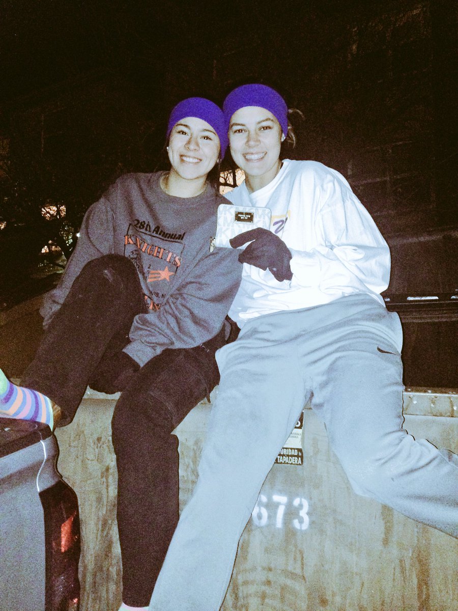 alli_kinsler's tweet photo. me and roomie went dumpster diving bc my wallet got thrown away, it's okay WE FOUND IT :-) https://t.co/3pc9b4DGx1