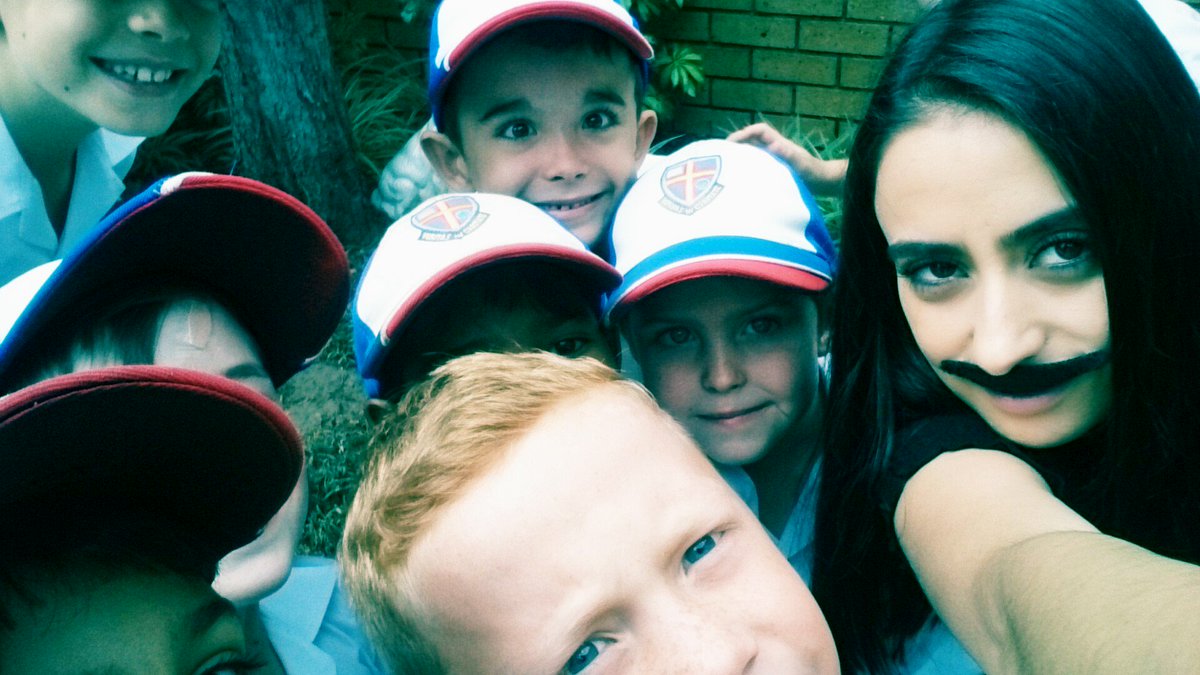 Talz07's tweet photo. Last day selfies with some of the Grade 1s. @BenniesJP #crazymoustache https://t.co/FlWKH7XmKE
