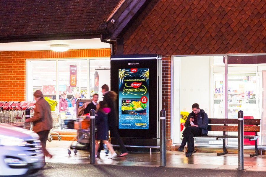 BMO_UK's tweet photo. The UK's largest #DOOH supermarket network just got bigger! 550 Sainsbury's &amp; Asda Live screens now live nationwide, achieving 14m+ impacts! https://t.co/5ivhLekDX3