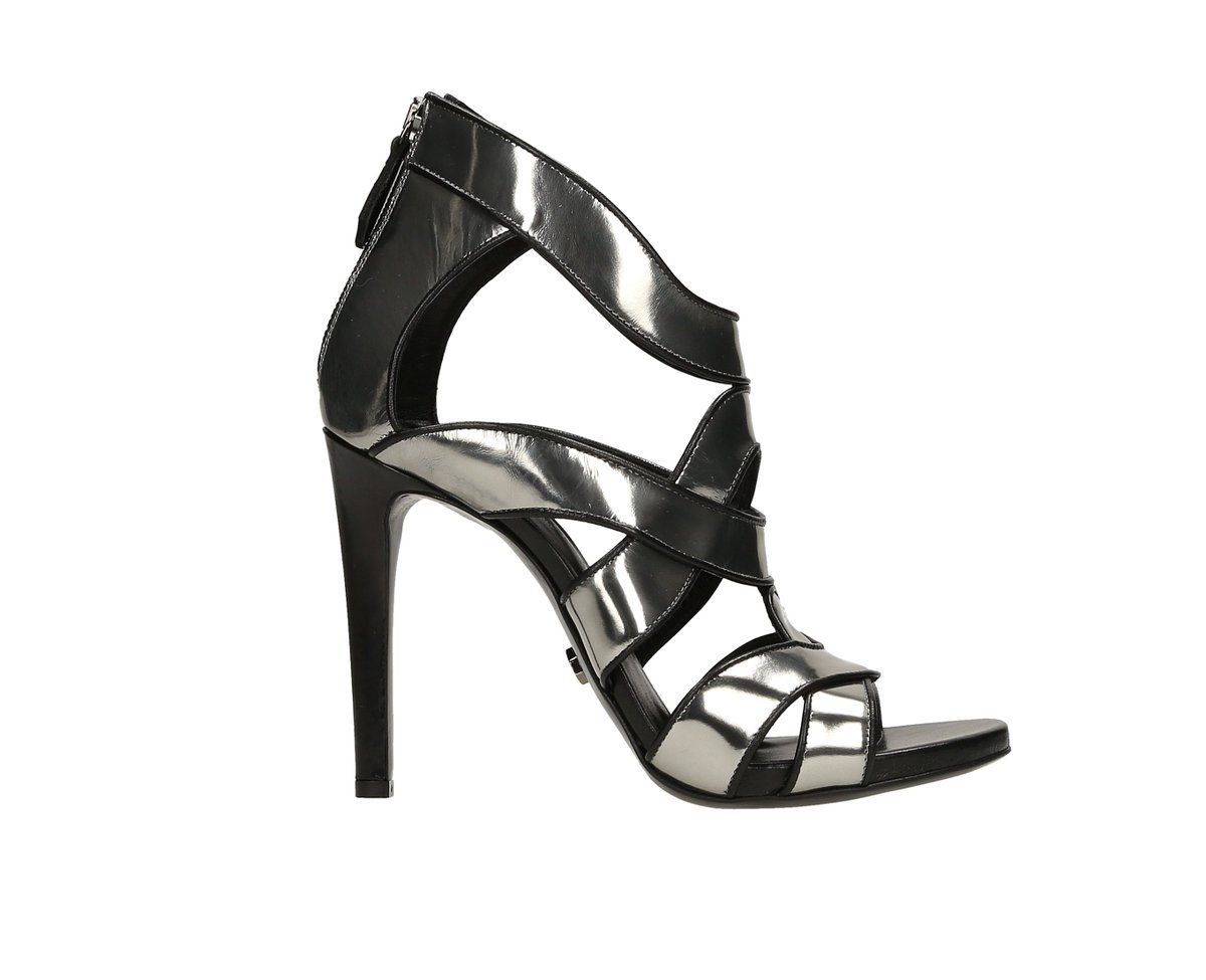 sergiolevantesi's tweet photo. Black softy leather and silver laminated sandal of fall winter collection @sergiolevantesi #fashion #fashionblogger #styleblogger #style https://t.co/4fqbIMIy2p