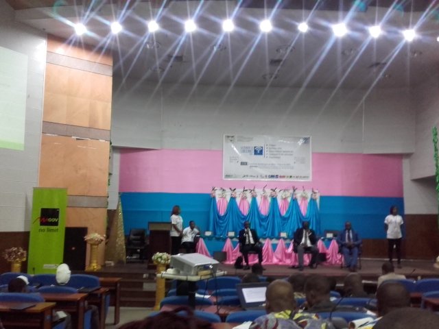 MoonaticJro's tweet photo. Le 2nd talk du panel: les usages du numérique
Avec Frejus Gbaguidi
#SIB2016 https://t.co/mNacawEBoU