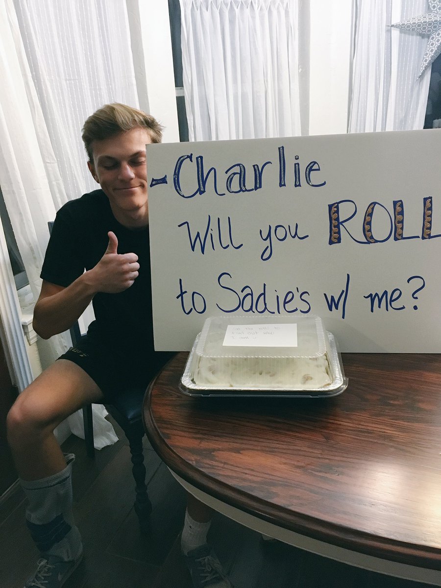 _Charliepjones's tweet photo. While I was at practice Sydney brought cinnamon rolls and now we're going to sadies 🔥🔥🔥@hiii_im_sydney https://t.co/8foqxV5E0C