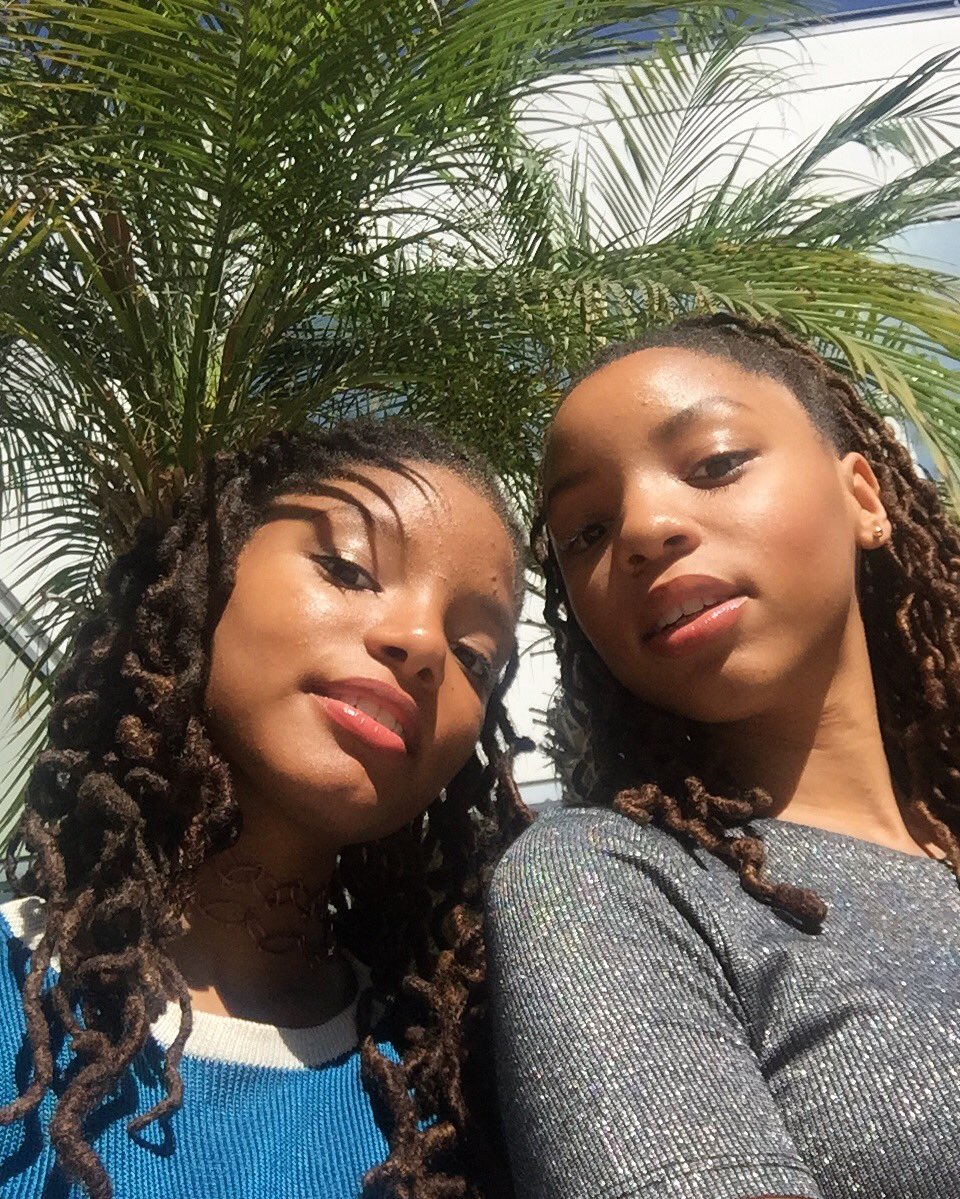 chloexhalle's tweet photo. is it too late for #blackout day? 🌴 https://t.co/u2GzkIZFAq