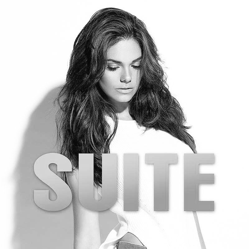 teamliviabbra's tweet photo. ✔️ [FOTOS] @LiviaBritoP en portada de @RevistaSUITE 📸✨💋 https://t.co/BwVYC2VGLp