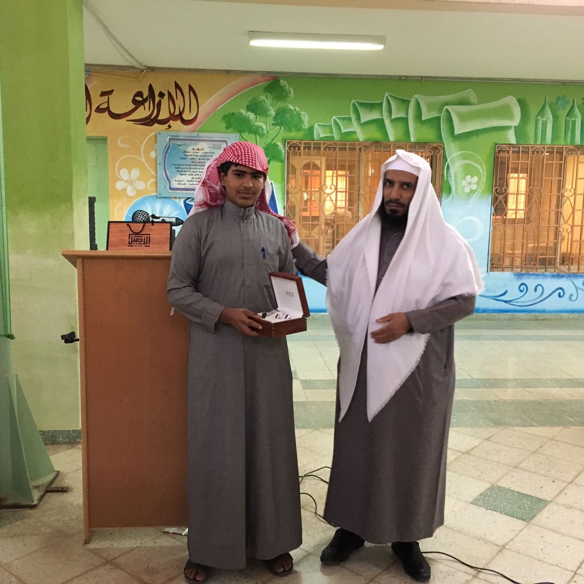 كرمت إدارة المدرسة الطالب محمد سعدون الشمري وذلك من ضمن برامج التميز السلوكي للطلاب
@hafredumedia
@qiadat1437