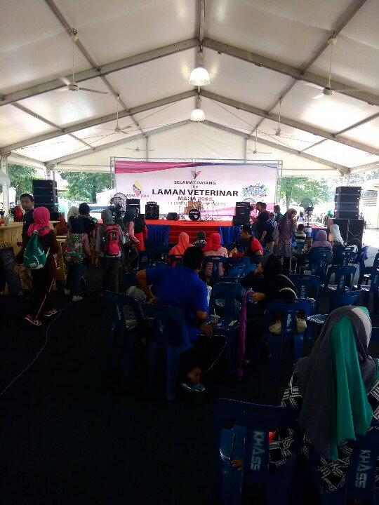 DrDeeMD's tweet photo. Pengunjung di #lamanternakan #lembusado #maha2016 https://t.co/OnB1TYw5c2