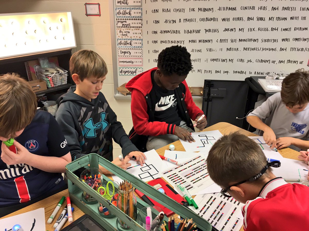 DocPainter's tweet photo. Coding at @keysorpride. 5th graders dive into #HourofCode. #KSDcodes #ksdpd @kwoodschools https://t.co/k2i7B6PwLT