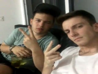amorr1239's tweet photo. 🔴 VIVO @SantiihernanLT esta vivo en @YouNow - https://t.co/rN1epfrvLo https://t.co/eLq2umpSqZ