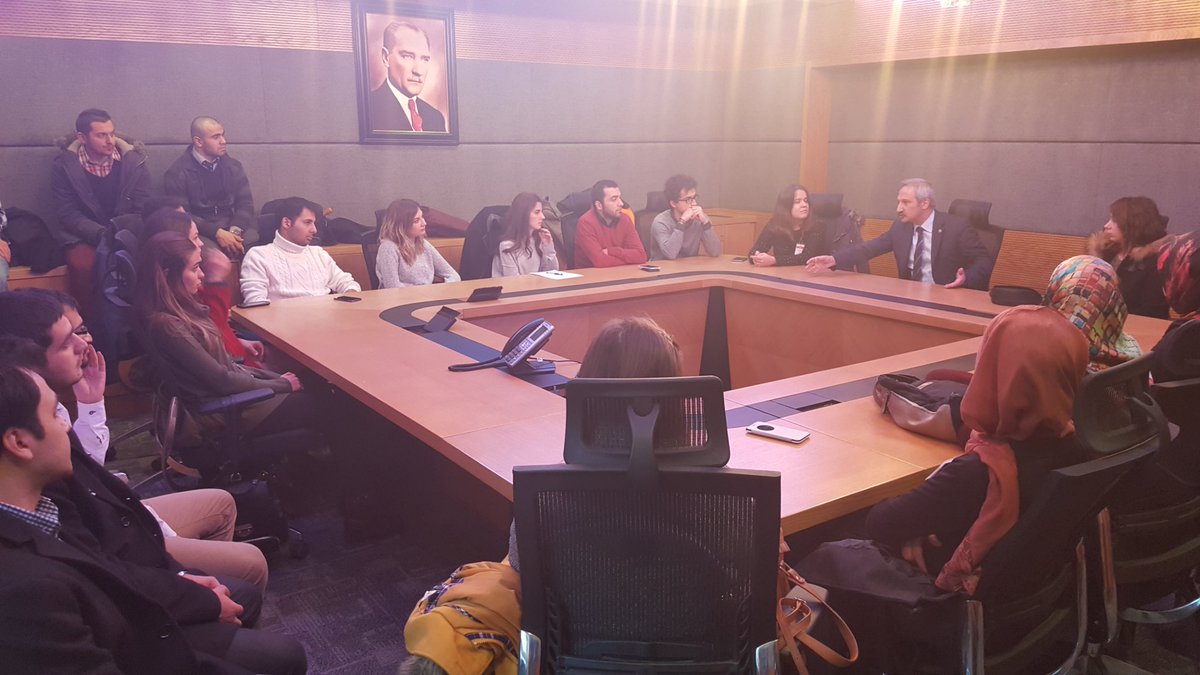 ahmet__yurdakul's tweet photo. Geleceğimizin doktorları, Gazi Üniversitesi Tıp Fakültesi öğrencileriyle Ülkemizin sağlık gündemini istişare ettik. https://t.co/NTeZsSmw1M https://t.co/rfHphazvz2