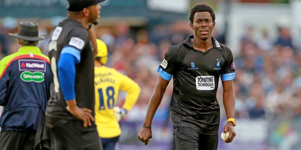 SussexCCC's tweet photo. READ: Full story on @craig_arch signing a two-year extension to his contract via the link... ✍️📘  https://t.co/oIsrJYgsRW #GOSBTS https://t.co/i4v70fsbLf