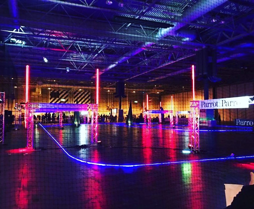 rrci_madpete's tweet photo. My weekend in a nutshell @ukdroneshow  2017...#Epic #Fun with industry friends &amp; RC Family #Respect https://t.co/CqRtcKoNBS